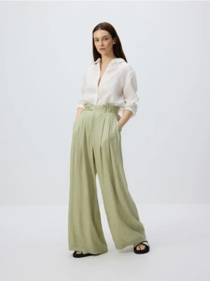 Reserved - Wiskozowe spodnie z paskiem - jasnozielony