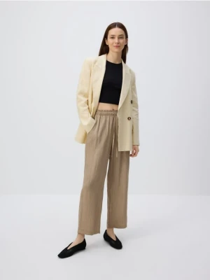 Reserved - Wiskozowe spodnie z wiązaniem - beżowy