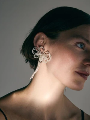 Reserved - Wiszące kolczyki z koralikami - biały