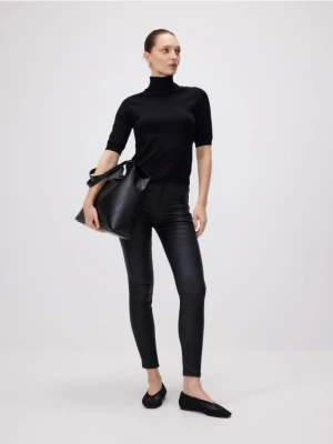 Reserved - Woskowane spodnie slim - czarny