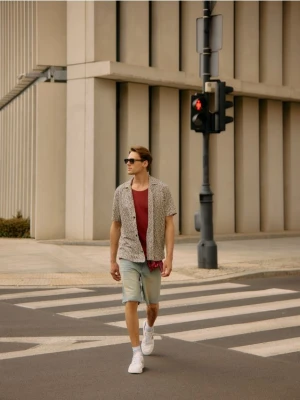 Reserved - Wzorzysta koszula regular fit - beżowy