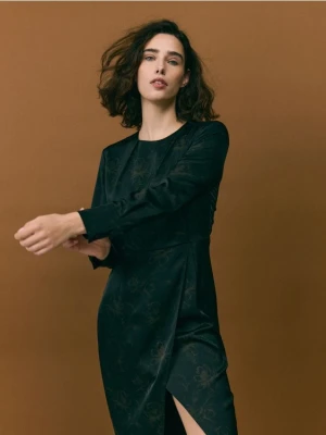 Reserved - Wzorzysta sukienka midi - wielobarwny