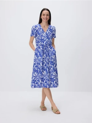 Reserved - Wzorzysta sukienka midi z wiskozą - granatowy