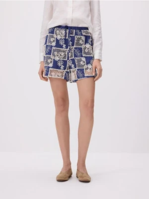 Reserved - Wzorzyste szorty z haftem - wielobarwny