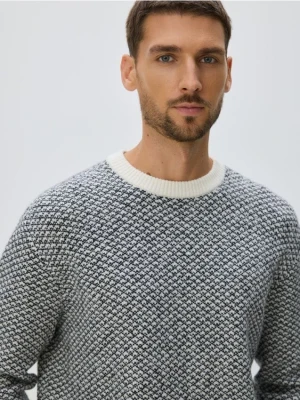 Reserved - Wzorzysty sweter - biały