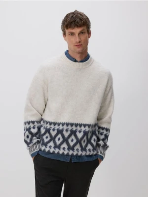 Reserved - Wzorzysty sweter z domieszką wełny - kremowy