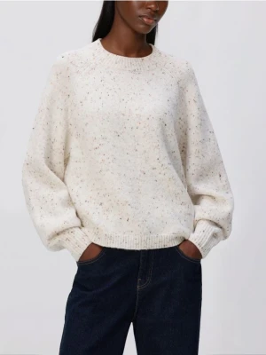 Reserved - Wzorzysty sweter - złamana biel