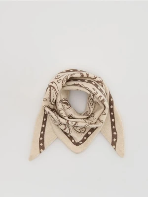 Reserved - Wzorzysty szal z domieszką wełny - kremowy