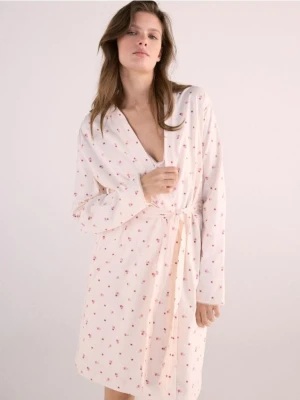 Reserved - Wzorzysty szlafrok z paskiem - kremowy