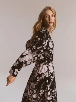 Reserved - Wzorzysty szlafrok z wiskozy - czarny