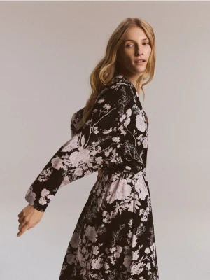 Reserved - Wzorzysty szlafrok z wiskozy - czarny