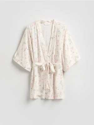 Reserved - Wzorzysty szlafrok z wiskozy - kremowy