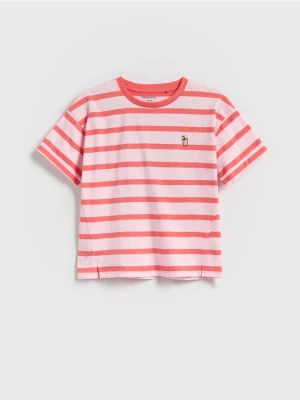 Reserved - Wzorzysty t-shirt z haftem - pastelowy róż