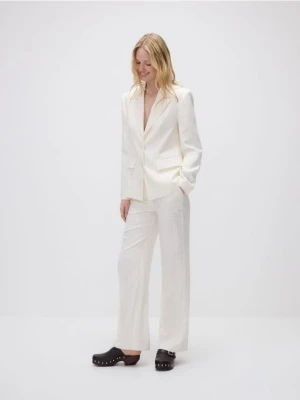 Reserved - Żakardowe spodnie w kant - złamana biel