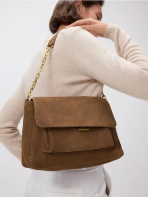 Reserved - Zamszowa torebka na ramię - beżowy