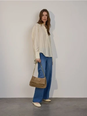 Zdjęcie produktu Reserved - Zamszowa torebka na ramię - beżowy