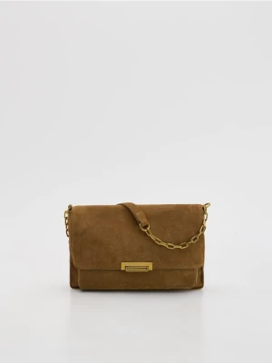 Reserved - Zamszowa torebka na ramię - beżowy