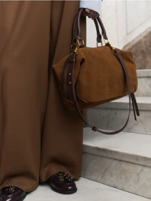 Zdjęcie produktu Reserved - Zamszowa torebka z paskiem - brązowy