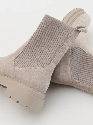 Reserved - Zamszowe botki - jasnoszary