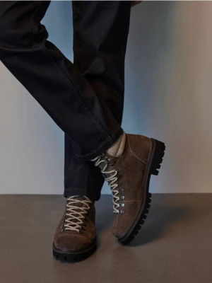 Reserved - Zamszowe botki za kostkę - brązowy