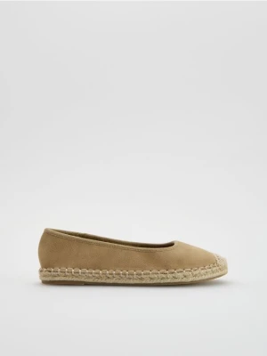 Reserved - Zamszowe espadryle - beżowy