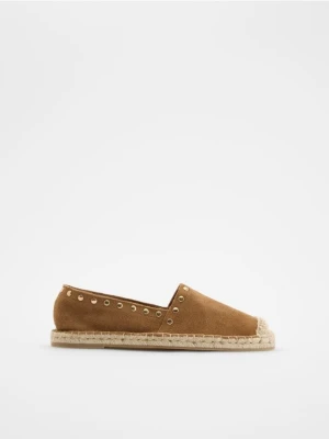 Reserved - Zamszowe espadryle z okuciami - beżowy