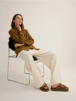 Zdjęcie produktu Reserved - Zamszowe klapki z paskami - brązowy