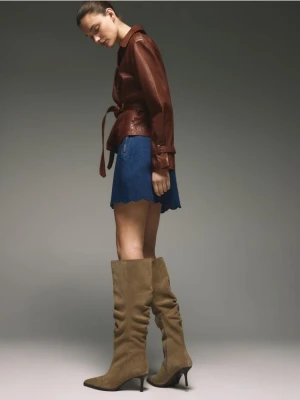 Reserved - Zamszowe kozaki na obcasie - jasnoszary