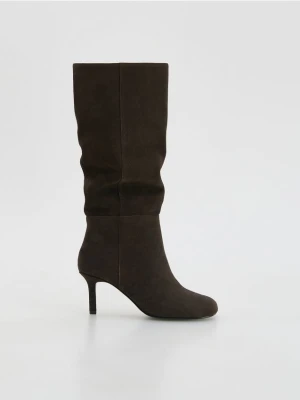 Reserved - Zamszowe kozaki na szpilce - ciemnobrązowy