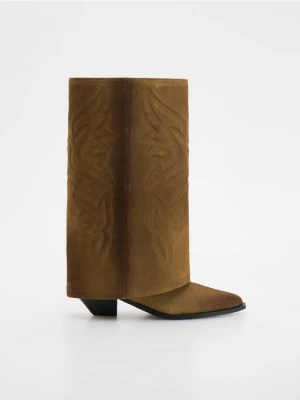 Reserved - Zamszowe kozaki ze zdobieniem - beżowy