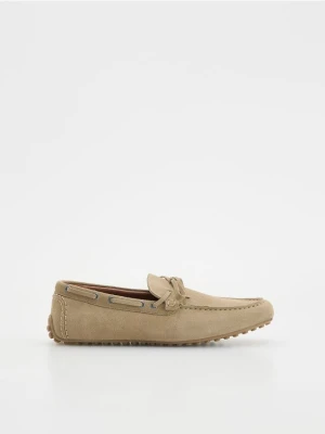 Reserved - Zamszowe loafersy - beżowy