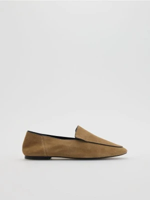 Reserved - Zamszowe loafersy - beżowy