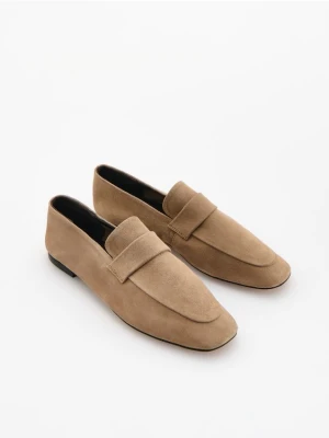Reserved - Zamszowe loafersy - beżowy