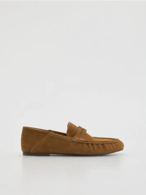 Reserved - Zamszowe loafersy - brązowy