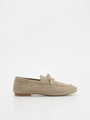 Reserved - Zamszowe loafersy ze sznurowaniem - oliwkowy