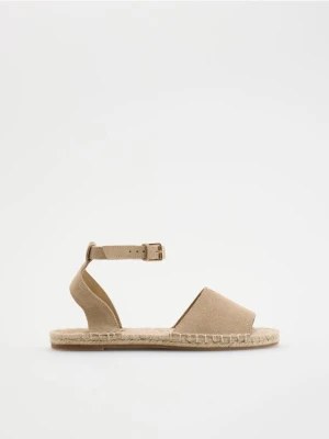 Reserved - Zamszowe sandały - beżowy