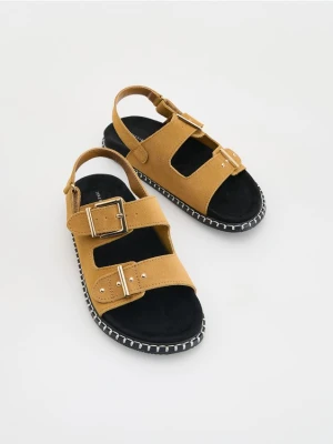 Reserved - Zamszowe sandały - brązowy