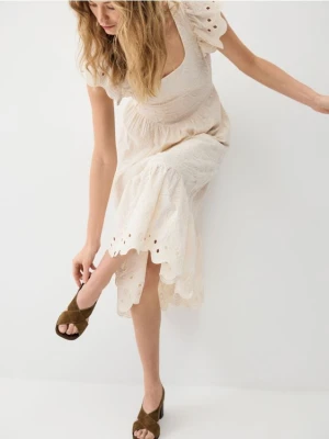 Reserved - Zamszowe sandały na obcasie - beżowy