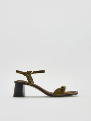 Reserved - Zamszowe sandały na obcasie - ciemnozielony