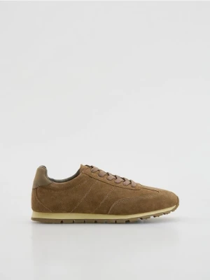 Reserved - Zamszowe sneakersy - beżowy