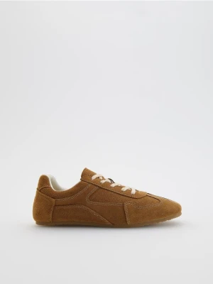 Reserved - Zamszowe sneakersy - beżowy
