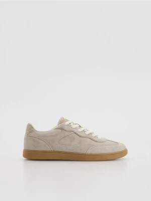 Reserved - Zamszowe sneakersy - beżowy