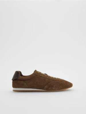 Reserved - Zamszowe sneakersy - brązowy