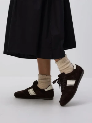 Reserved - Zamszowe sneakersy - ciemnobrązowy