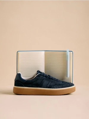 Reserved - Zamszowe sneakersy - granatowy