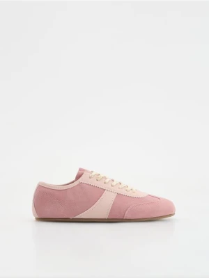 Reserved - Zamszowe sneakersy - różowy