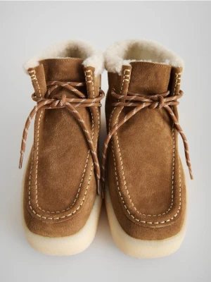 Zdjęcie produktu Reserved - Zamszowe śniegowce ze sznurowaniem - beżowy