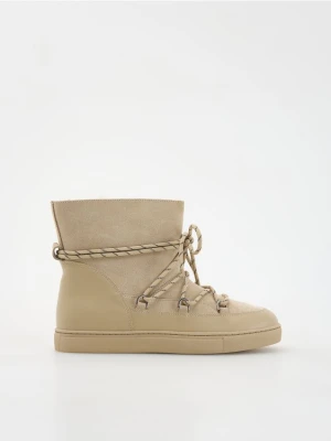 Reserved - Zamszowe śniegowce ze sznurowaniem - beżowy