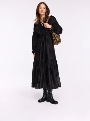 Rozkloszowana czarna sukienka w kwiatowy haft TARANKO