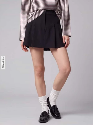 Rozkloszowana spódnica mini z dodatkiem wiskozy model 'SYLLIE' Only Czarny